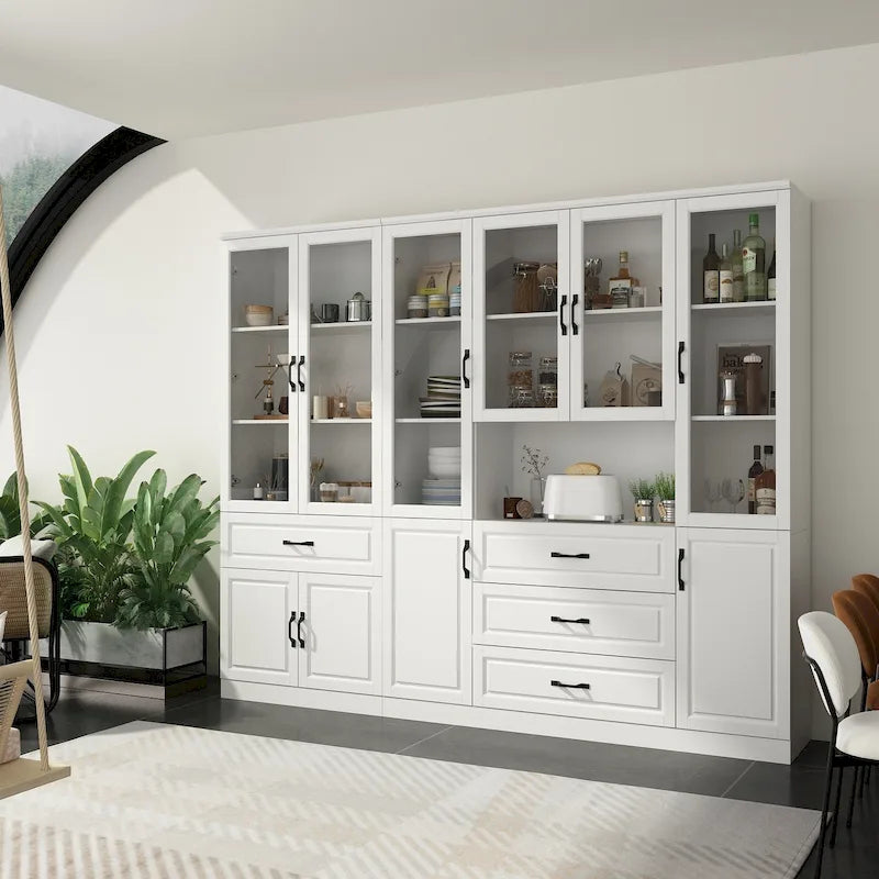 Grand buffet blanc, meuble de cuisine élégant avec portes vitrées d'exposition
